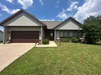 Building Photo - Four Bedroom Single Family Home in Forest Hills Schools!