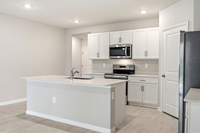 Building Photo - Spacious 4-Bedroom Retreat with 2 Full Baths in Punta Gorda – Your Dream Home Awaits!