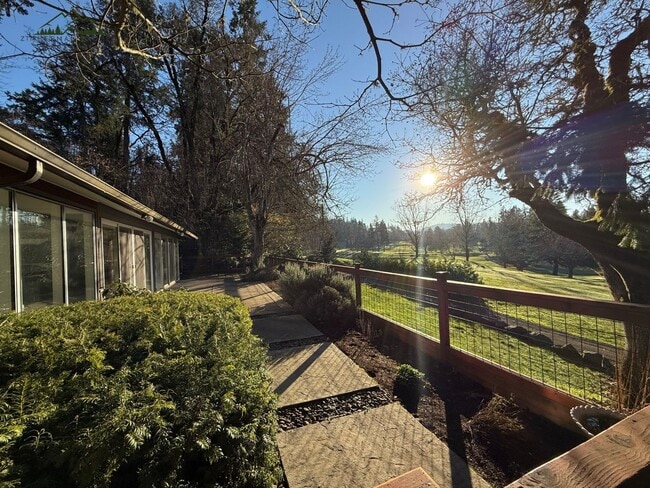 Building Photo - 1808 E 28th Ave