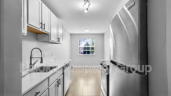 Building Photo - 4434 Trumbull St