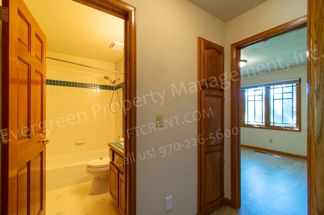 Building Photo - 1223 Red Oak Ct