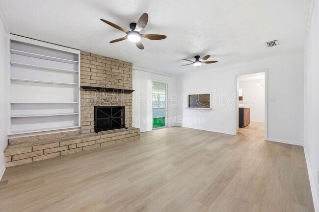 Building Photo - 2860 Cedarcrest Dr