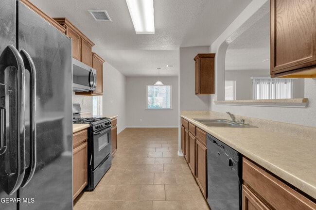 Building Photo - 803 Luisa St