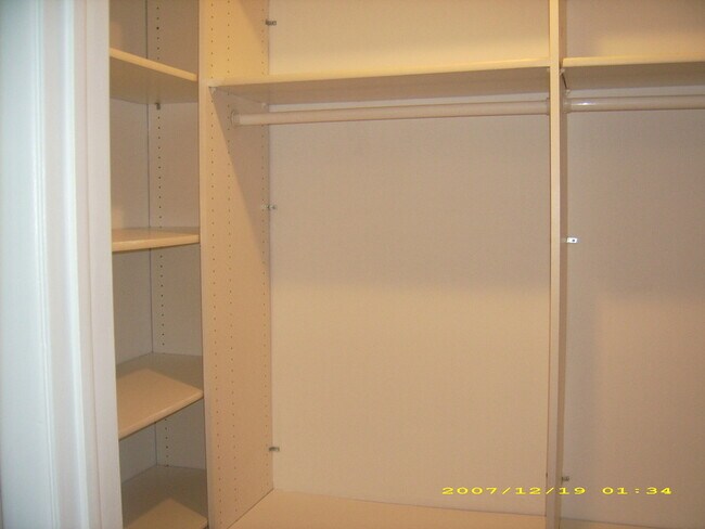 Building Photo - 115 E Dundee Rd