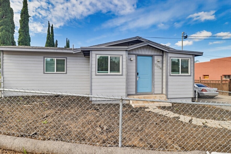 Building Photo - 9234 -9236 Winter Gardens Blvd