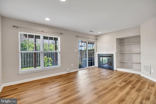 Building Photo - 9240 Cascade Falls Dr