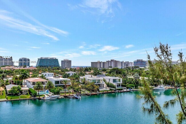 Building Photo - 9341 E Bay Harbor Dr