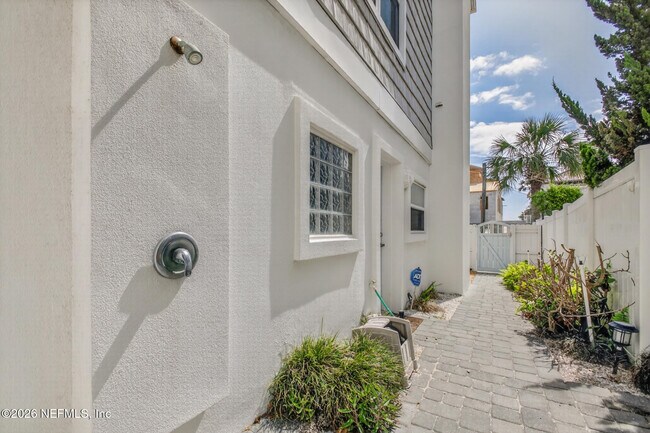Building Photo - 1766 Beach Ave