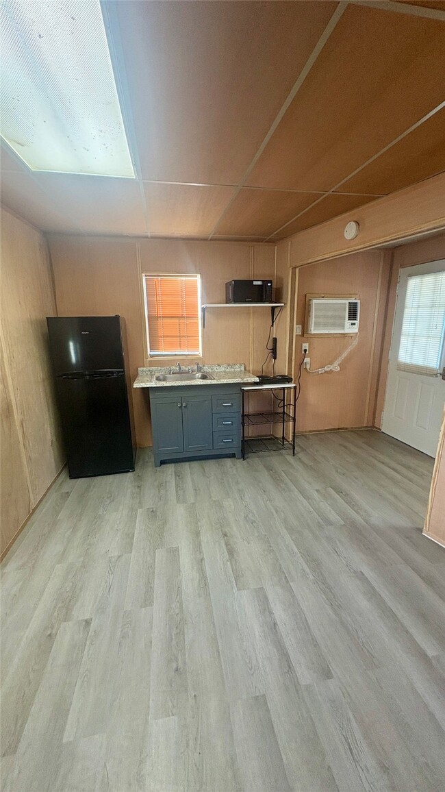 Building Photo - 3300 County Rd 190