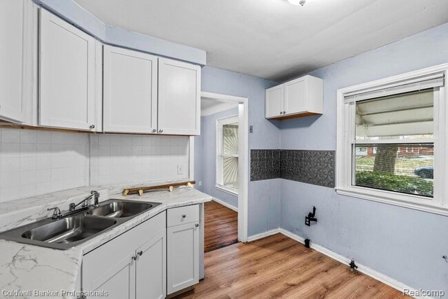 Building Photo - 19412 Sussex St