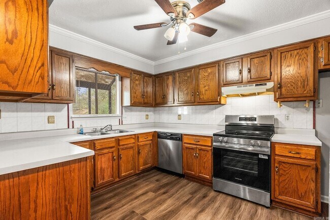 Building Photo - 19 Oak Forest Dr