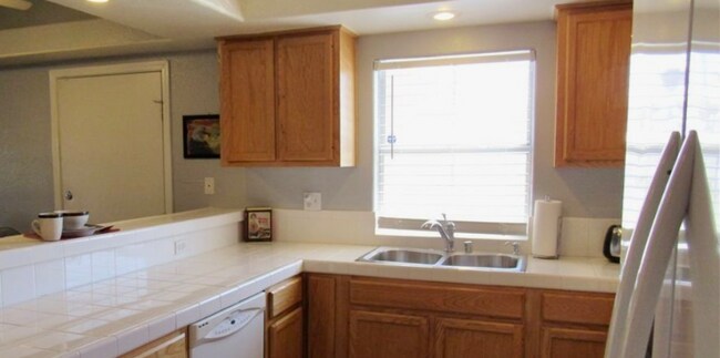 Building Photo - 6700 Amarinta Ave