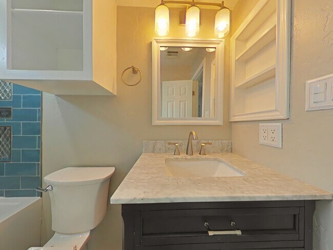 Building Photo - 7710 SW Crystal Hills Pl