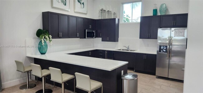 Building Photo - 2708 SE 15th Ct