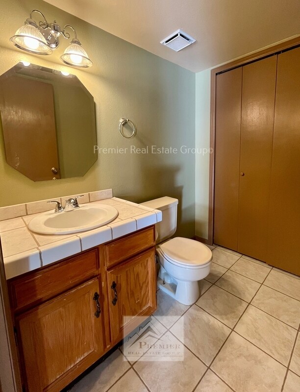 Building Photo - 3610 Sedgewood Way