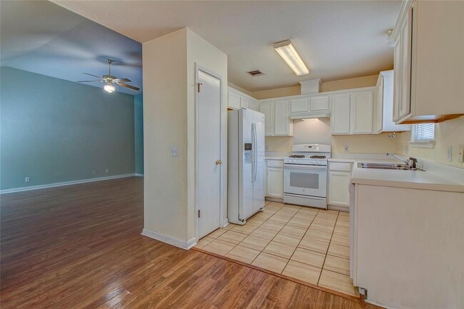 Building Photo - 109 Azalea Dr