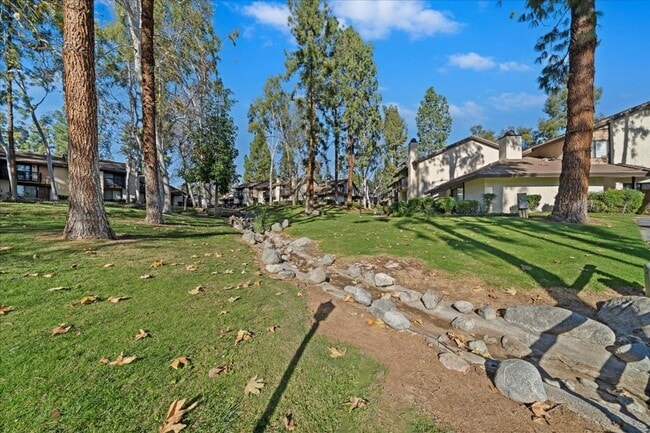 Building Photo - Canyon Crest Beauty***MOVE IN READY***