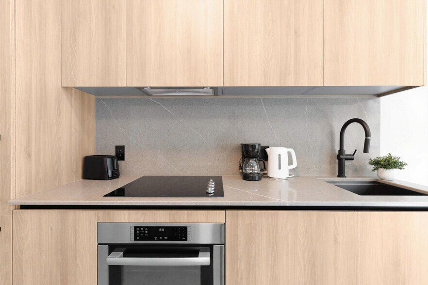 Building Photo - 501 NE 1st Ave