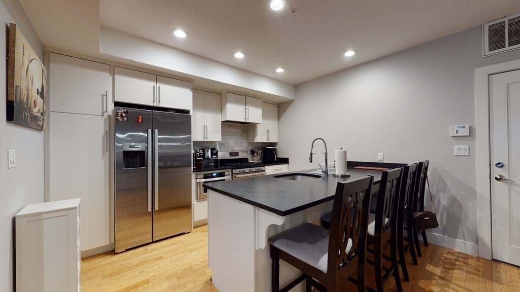 Building Photo - 339 W Broadway