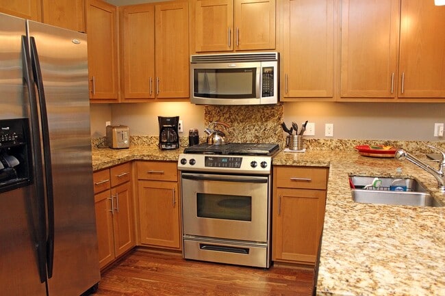 Building Photo - 2335 NW Raleigh St