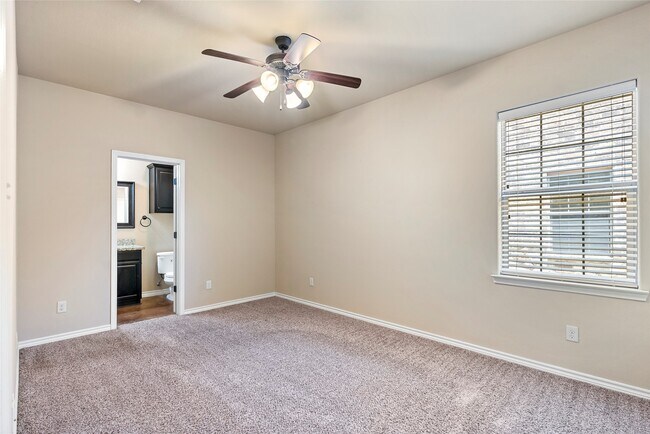 Building Photo - 113 Armored Ave