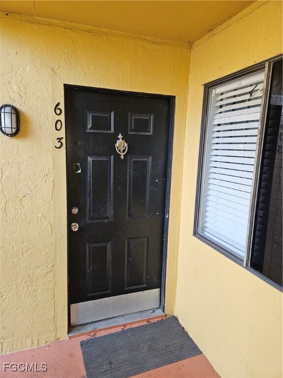 Building Photo - 2885 Winkler Ave