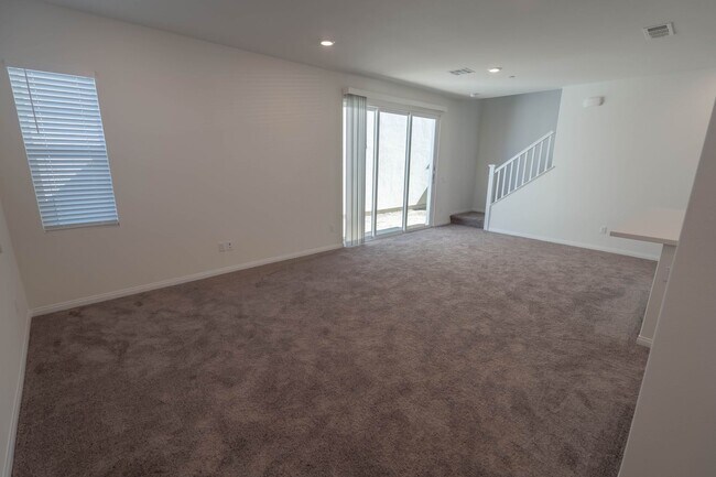 Building Photo - 3 Bedrooms in the Five Points Community of Valencia!