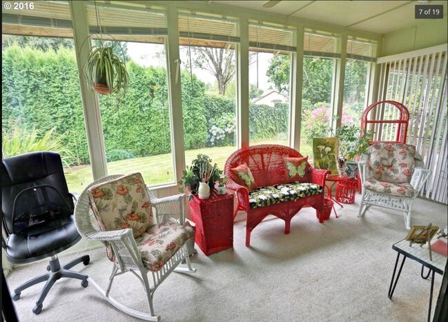 Building Photo - 9423 NE Woodridge St