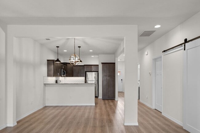 Building Photo - NEW LUXURY 2 BED 2 BATH 1 CAR GARAGE DUPLEX
