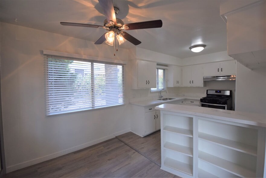 Building Photo - 4920 Laurel Canyon Blvd