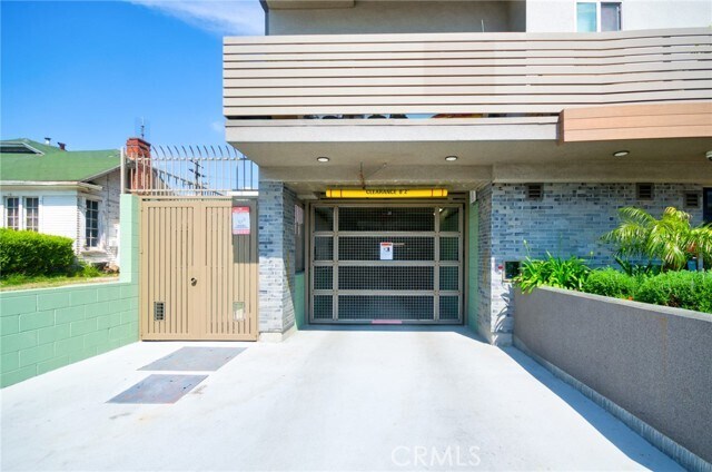Building Photo - 820 S Wilton Pl
