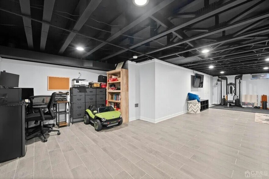 Building Photo - 427 Gambocz Ct