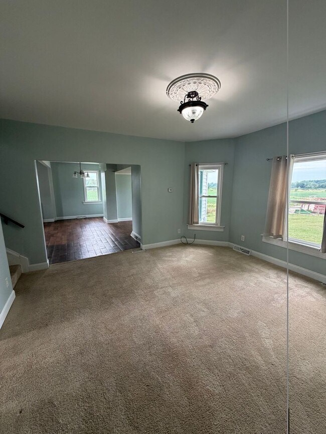 Building Photo - Three bedroom home