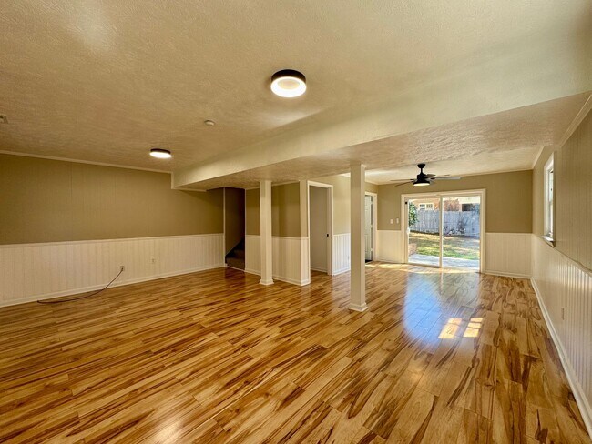 Building Photo - 1089 Torrey Dr