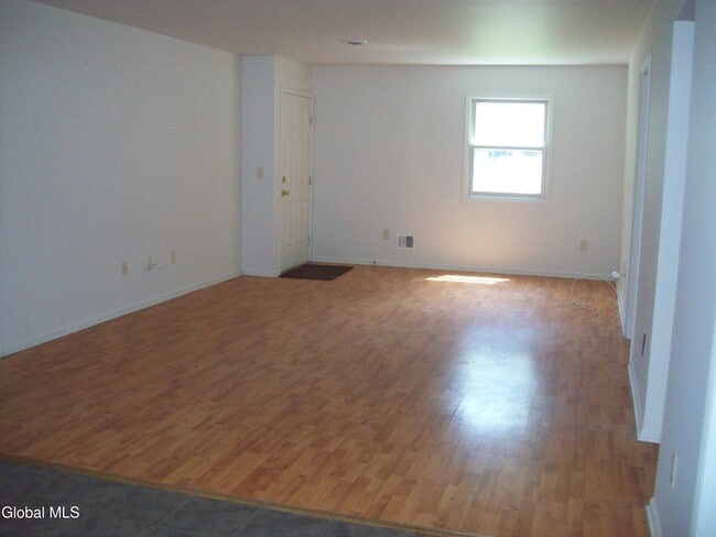 Building Photo - 161 Cedarview Ln