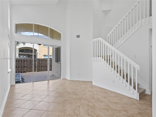 Building Photo - 5502 NW 112th Ct