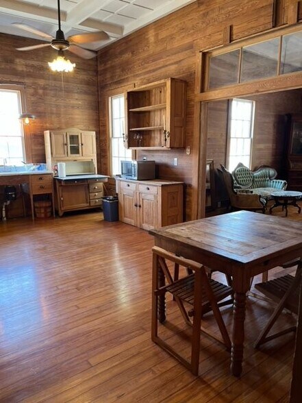 Building Photo - 303 E 20th Ave