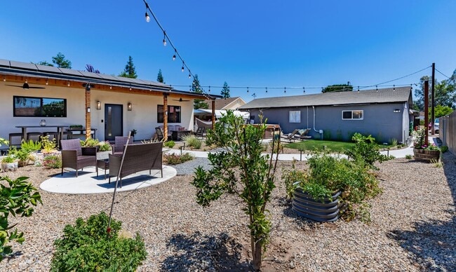 Building Photo - Karin's Kottage-New 2 Bedroom/2 Bath Furnished or Unfurnished Oasis for Lease