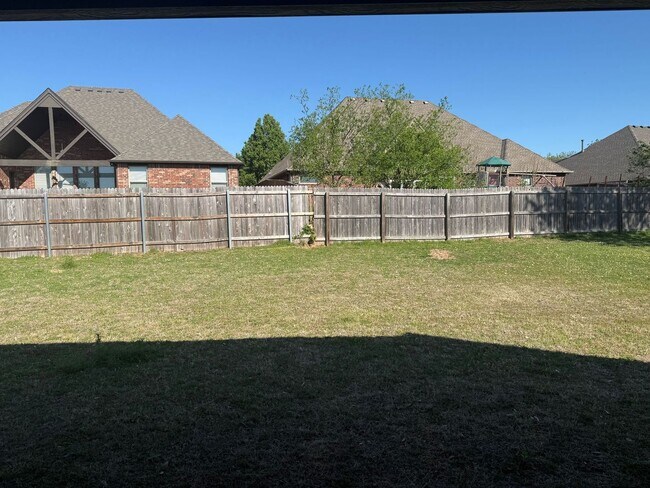 Building Photo - Welcome to your beautiful 3 bedroom home in the Battle Creek golf community!