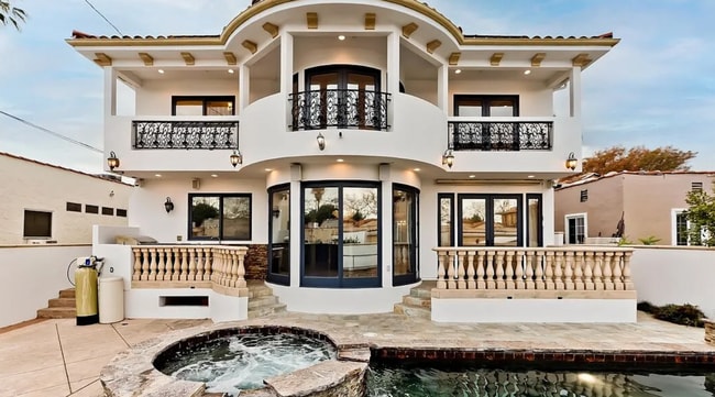 Building Photo - 332 S Almont Dr