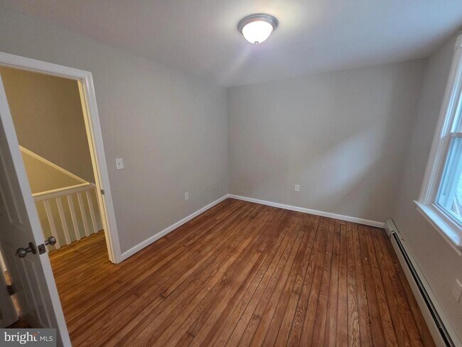 Building Photo - 331 Ellis Ave