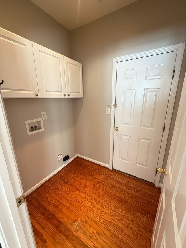 Building Photo - Charming 3BR Townhome in Sought-After Harrisburg Town Center