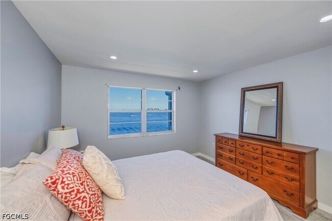 Building Photo - 1900 Clifford St