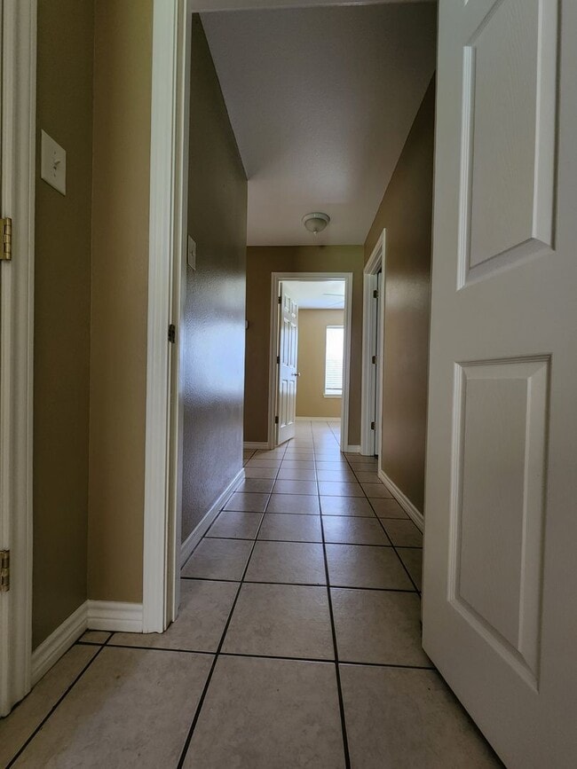 Building Photo - 3 bedroom 2 bath brick home