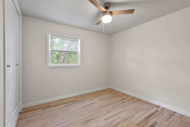 Building Photo - 4 Bedroom completely remodeled home in Fort Collins