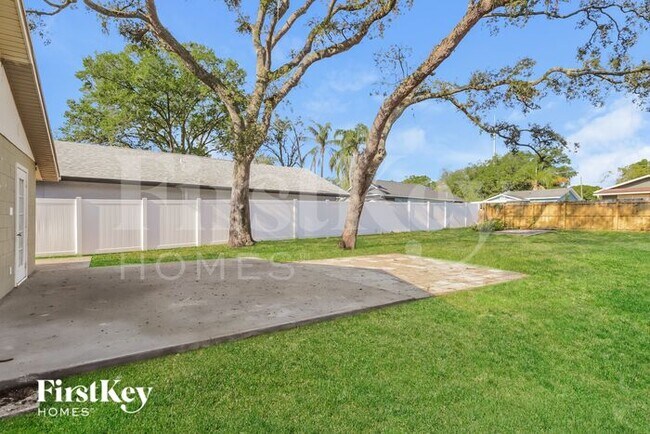 Building Photo - 8908 N Hamner Ave