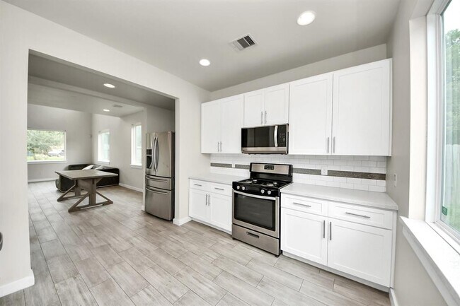 Building Photo - 4228 Bellfort Ave