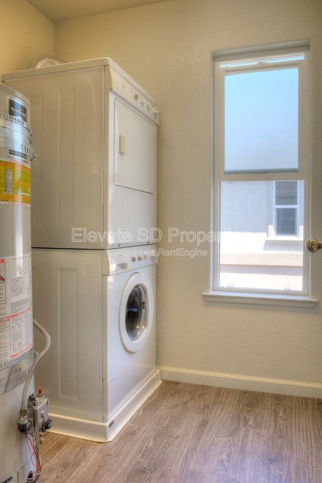 Building Photo - 2854 Grove Way