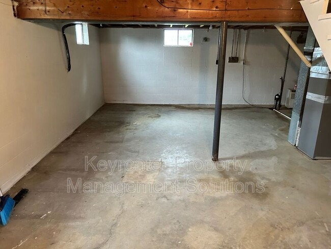 Building Photo - 2212 Third St.