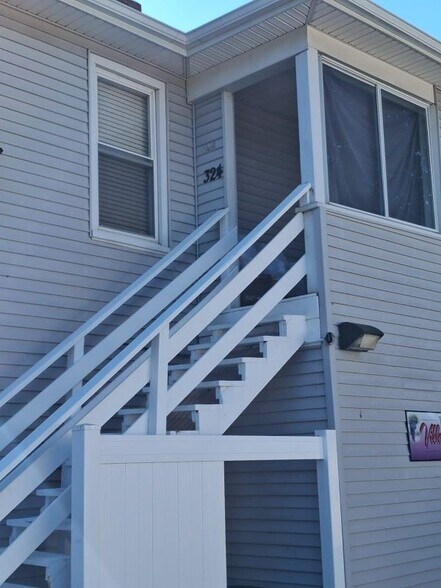 Building Photo - 324 Naugatuck Ave